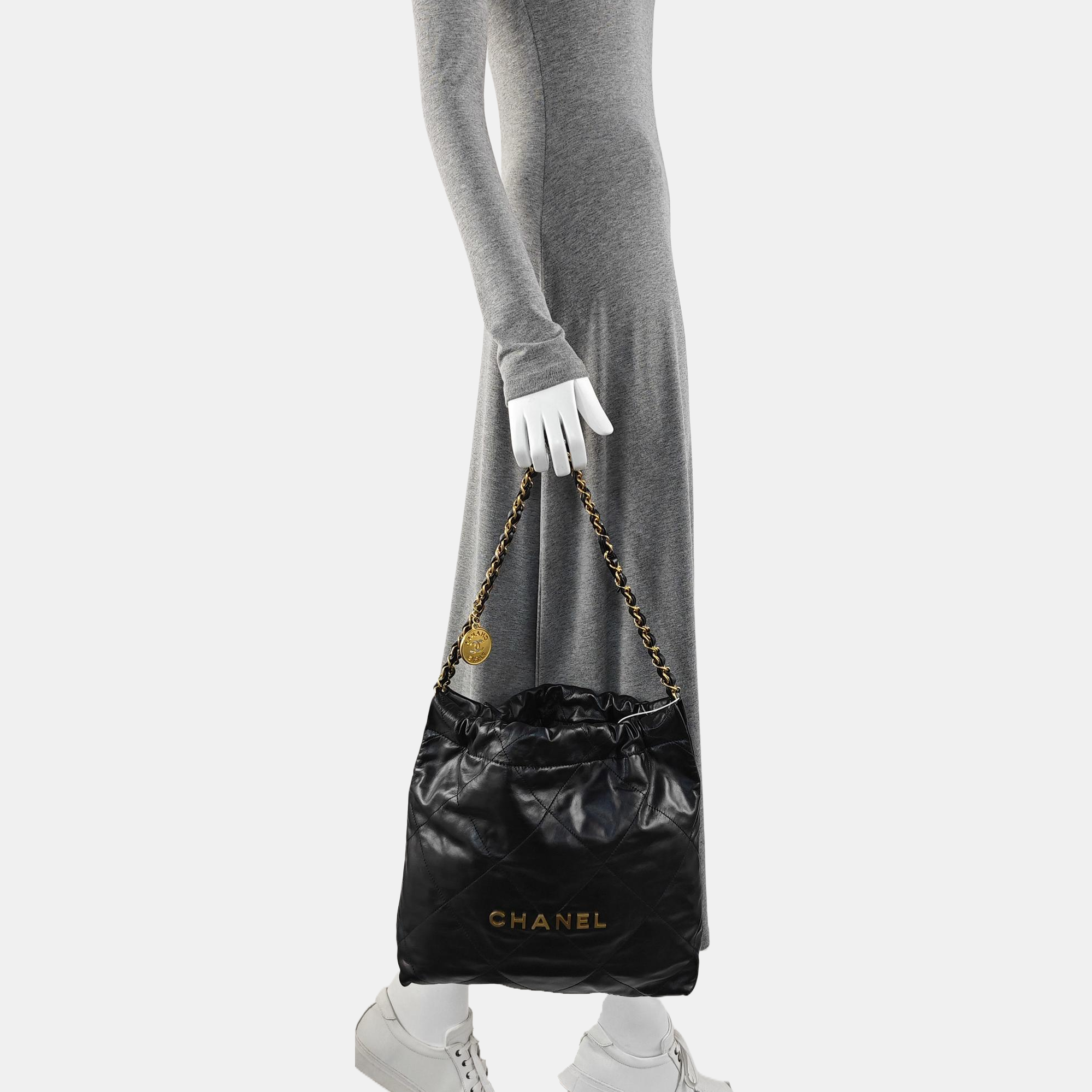 CHANEL 22 Small Quilted Calfskin Black