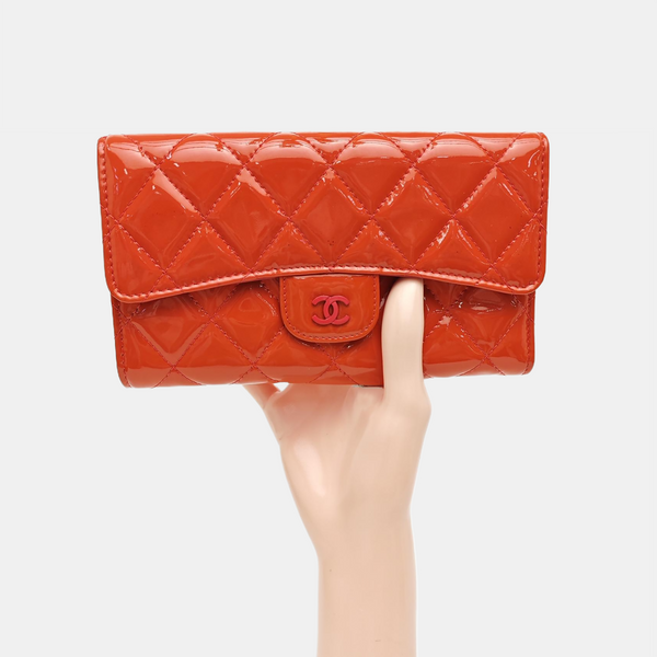 CLASSIC FLAP Mini Quilted Patent Leather Orange Wallet