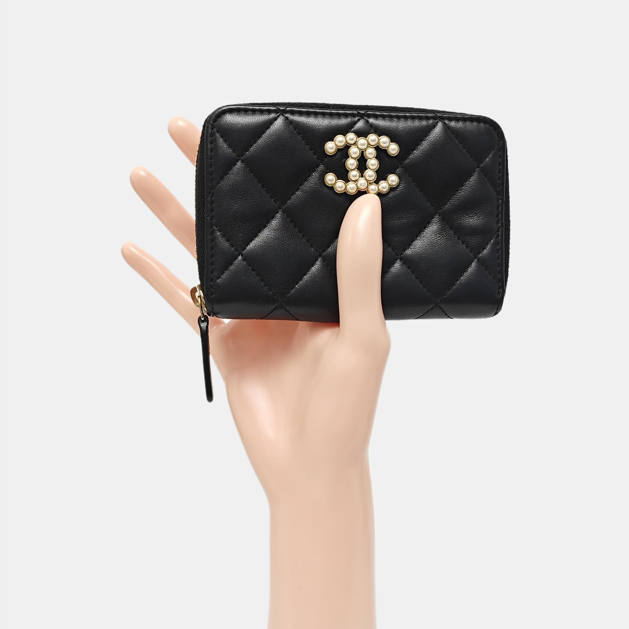 CHANEL 19 Small Quilted Lambskin Black Wallet