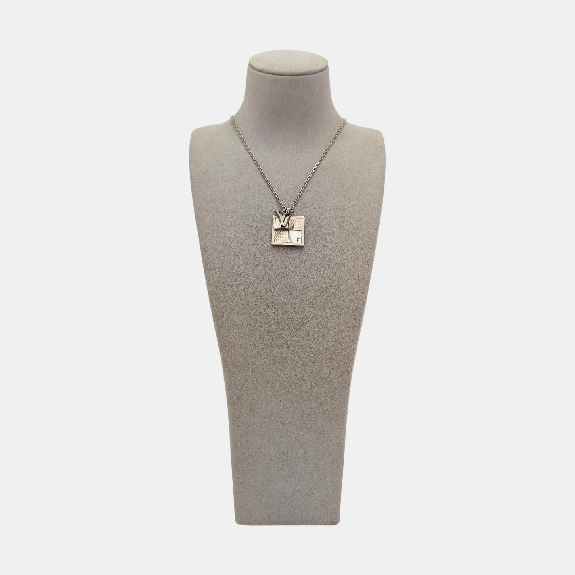 DANDY LV PLATE Metal Silver Necklace