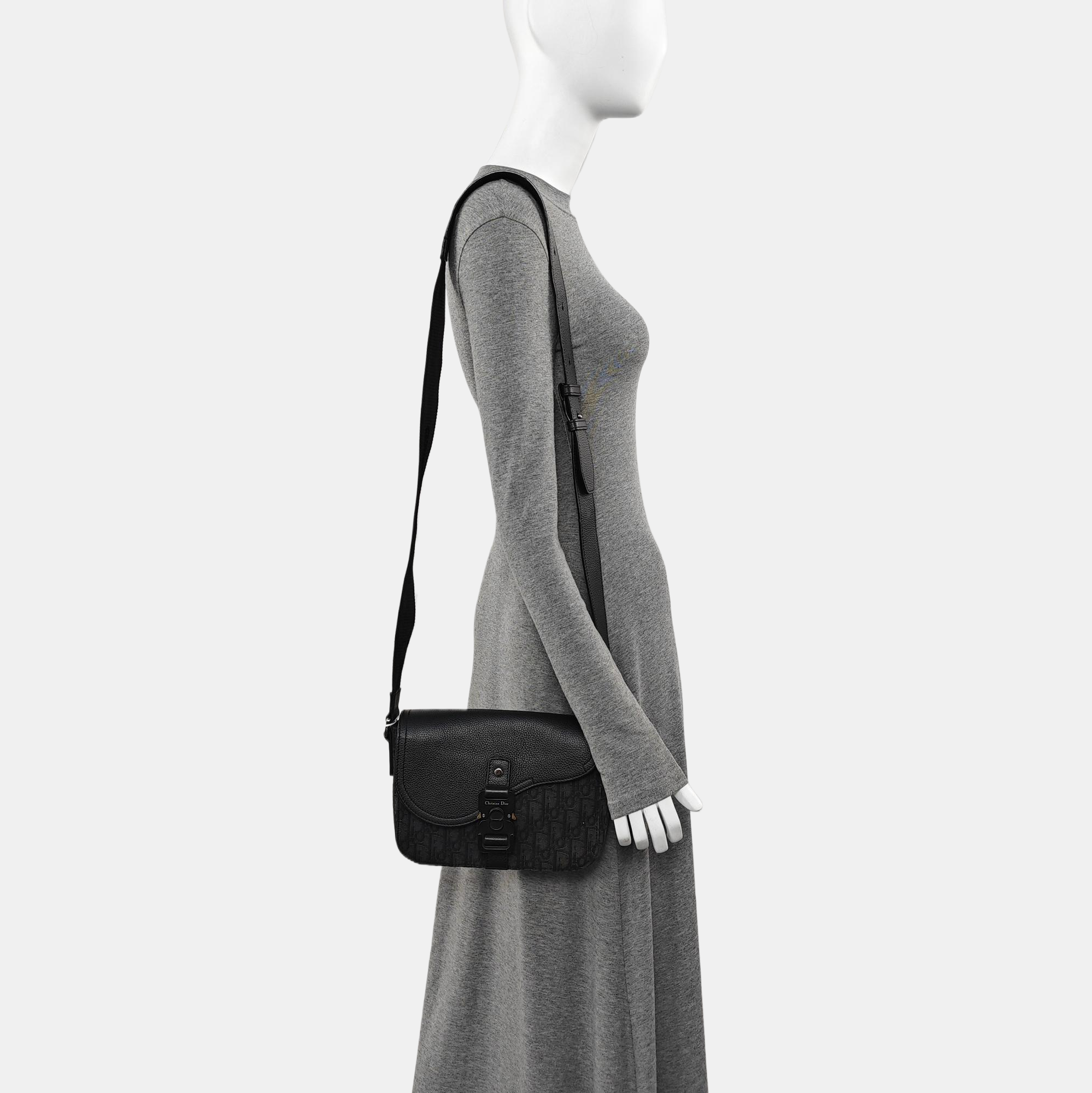 Saddle Small Oblique Canvas Black