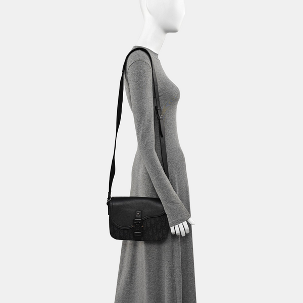 Saddle Small Oblique Canvas Black