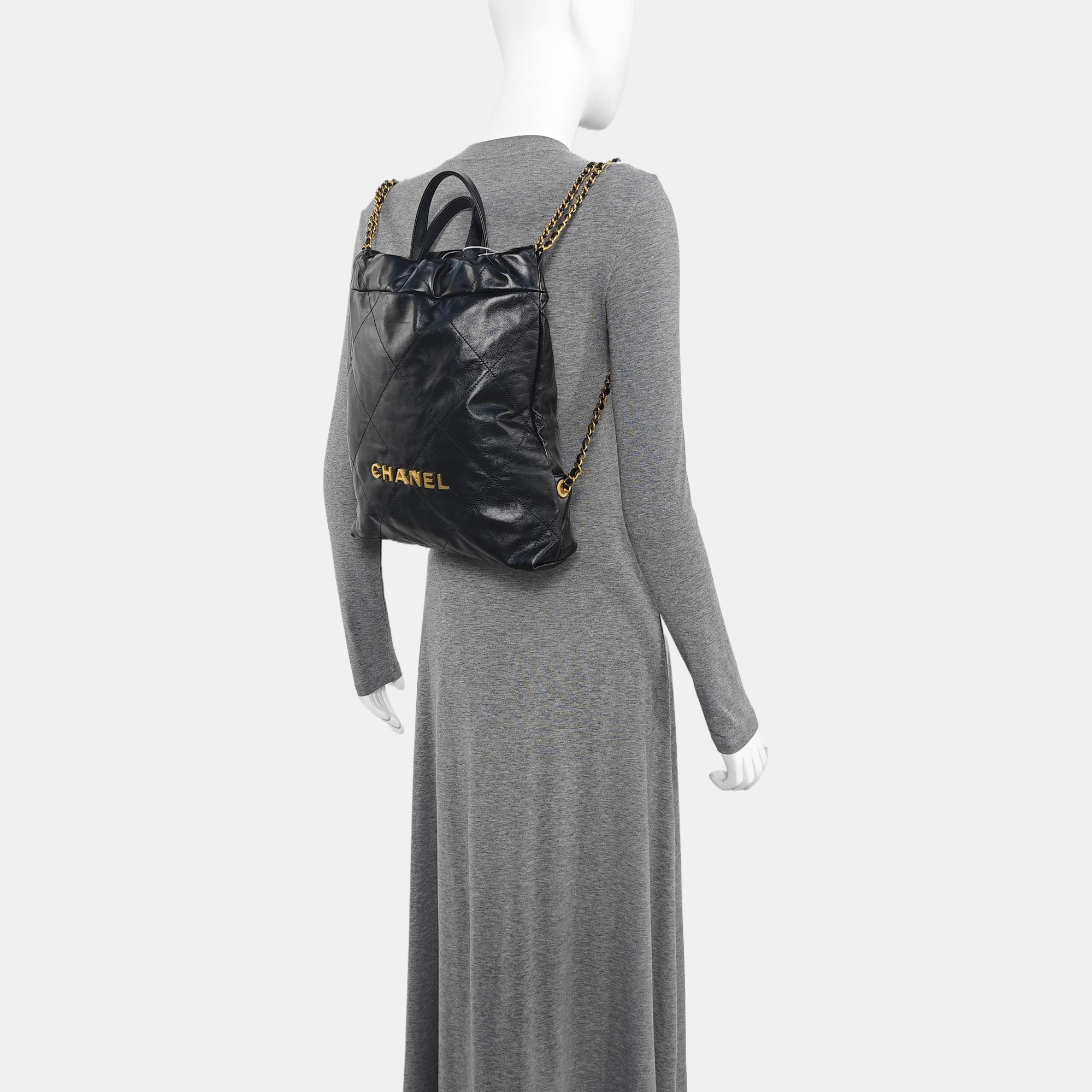 CHANEL 22 Small Quilted Calfskin Black