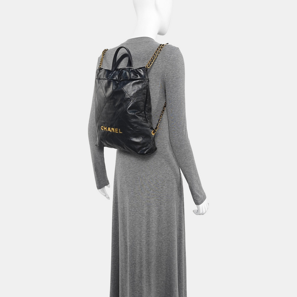 CHANEL 22 Small Quilted Calfskin Black