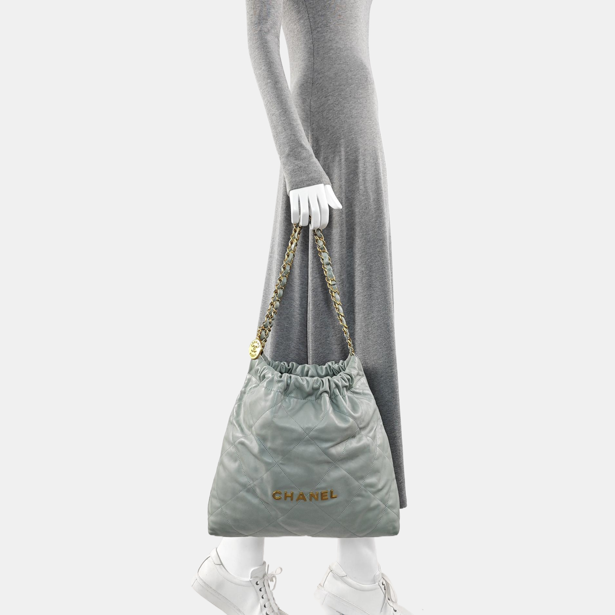 CHANEL 22 Medium Quilted Calfskin Green