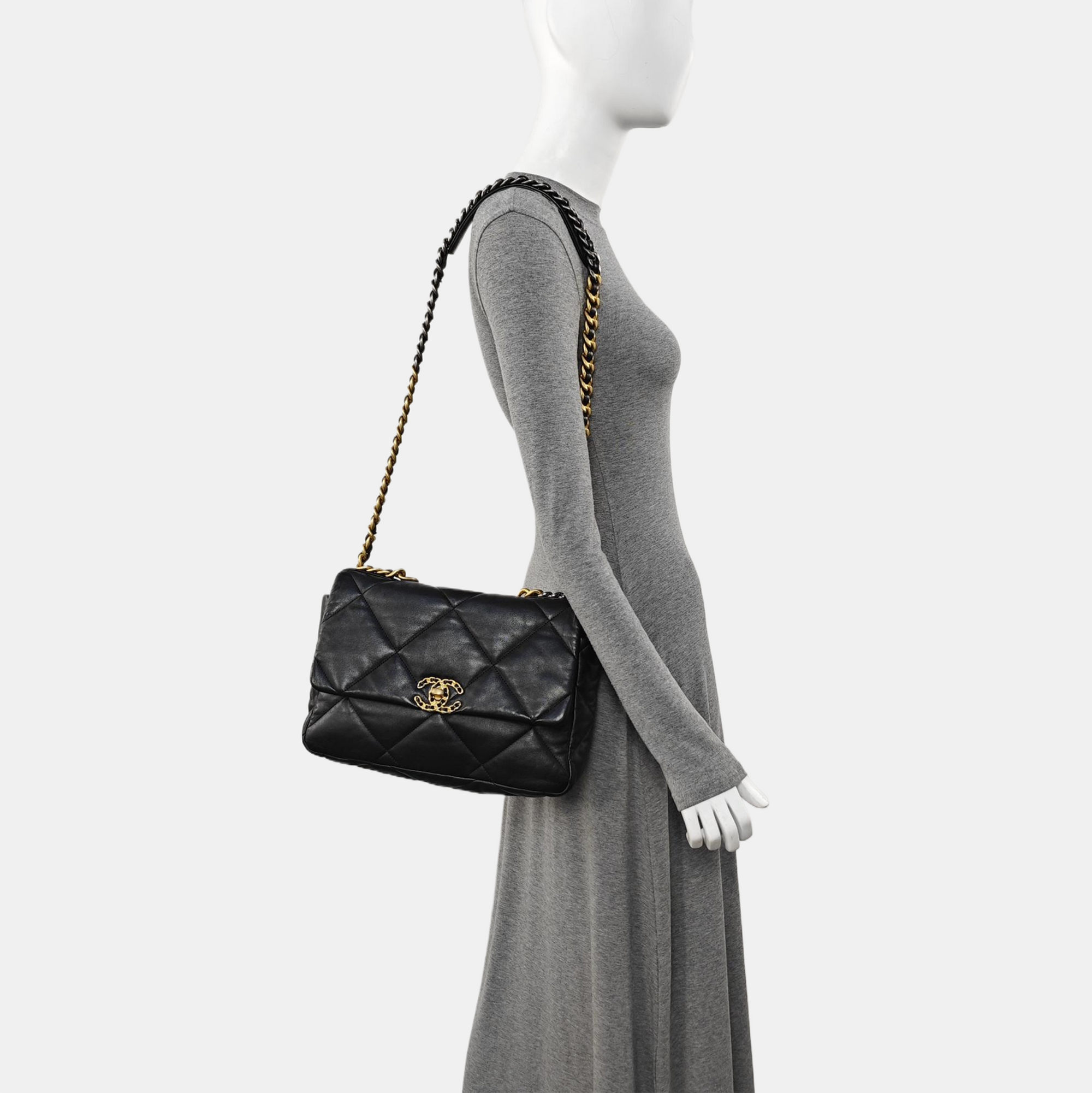 CHANEL 19 Medium Quilted Lambskin Black