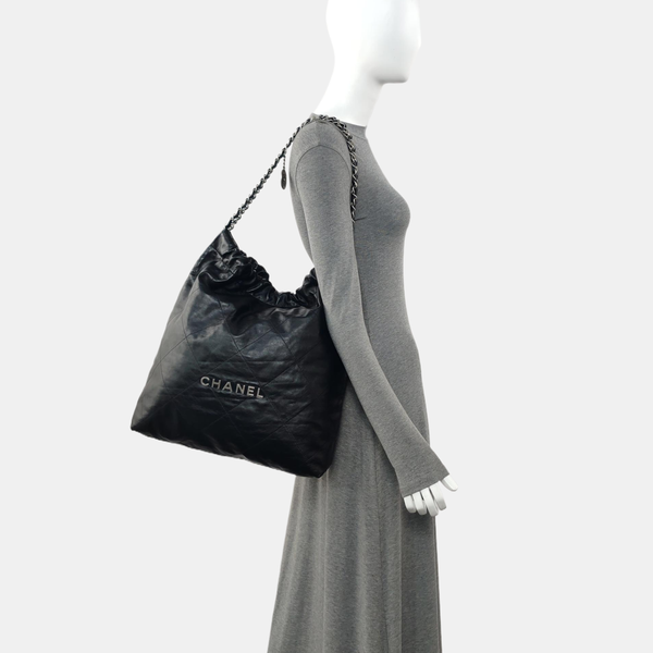 CHANEL 22 Medium Quilted Calfskin Black