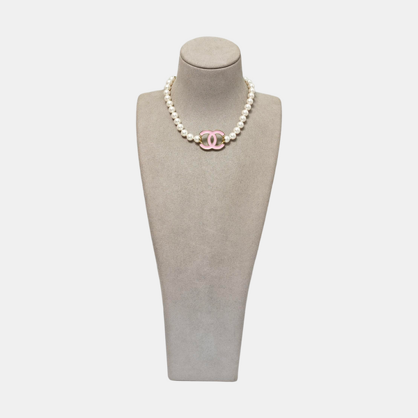 CC Logo Faux Pearl White Necklace