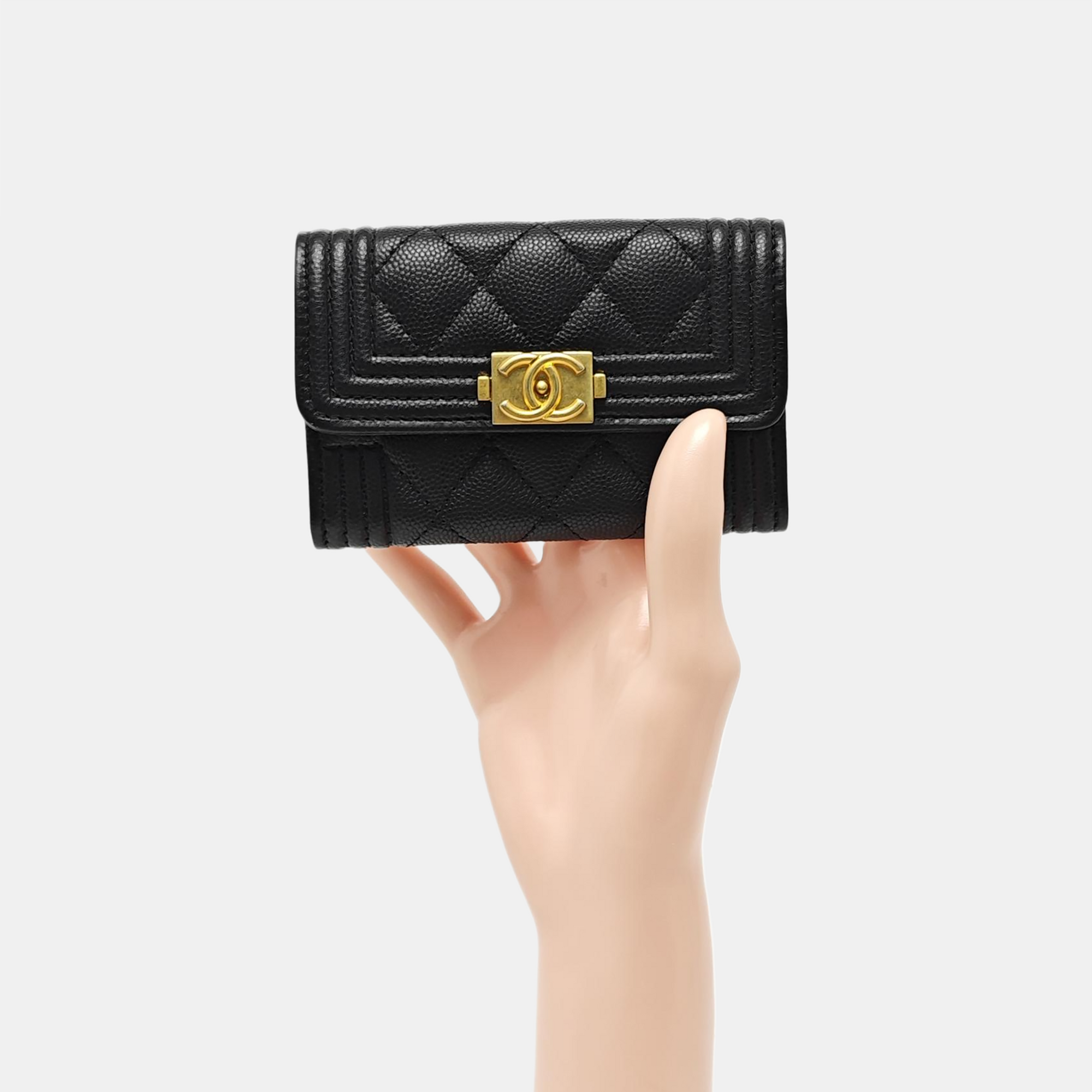 Cartera BOY CHANEL de piel de becerro granulada acolchada negra