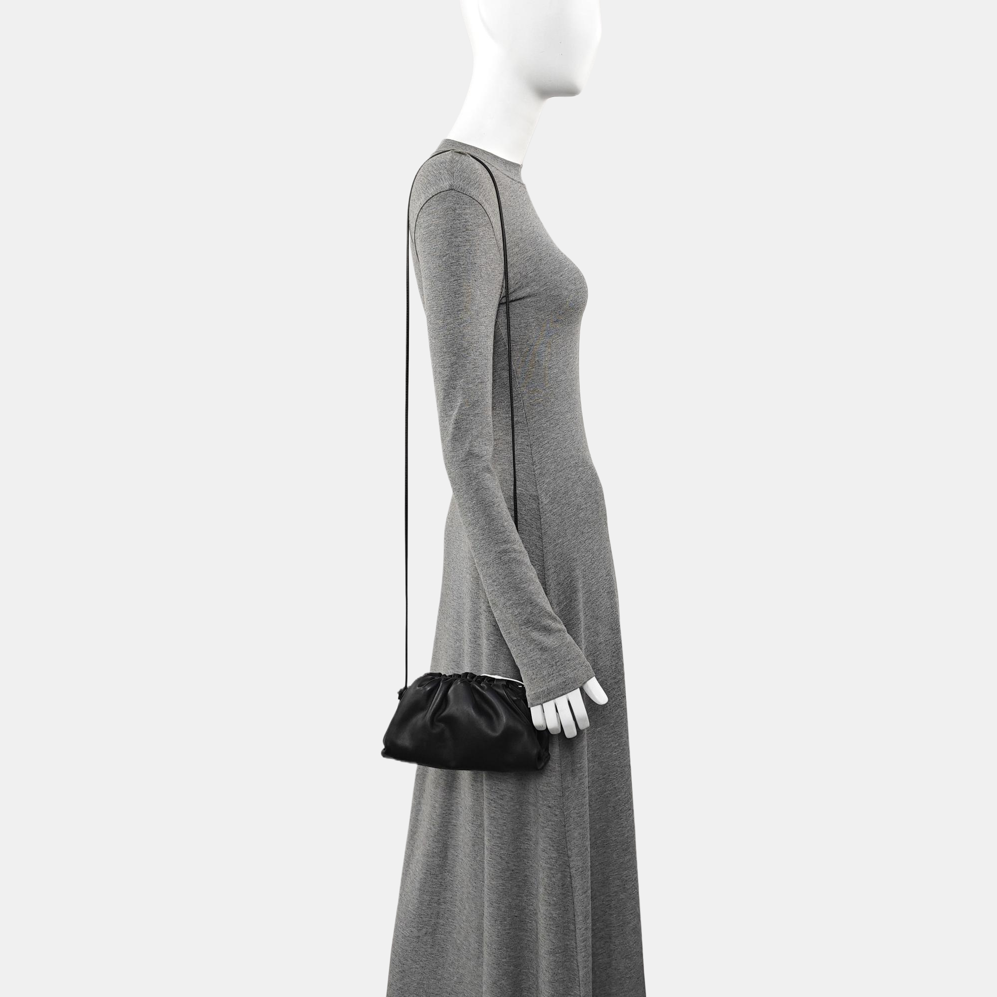 The Pouch Mini Piel de Becerro Negra