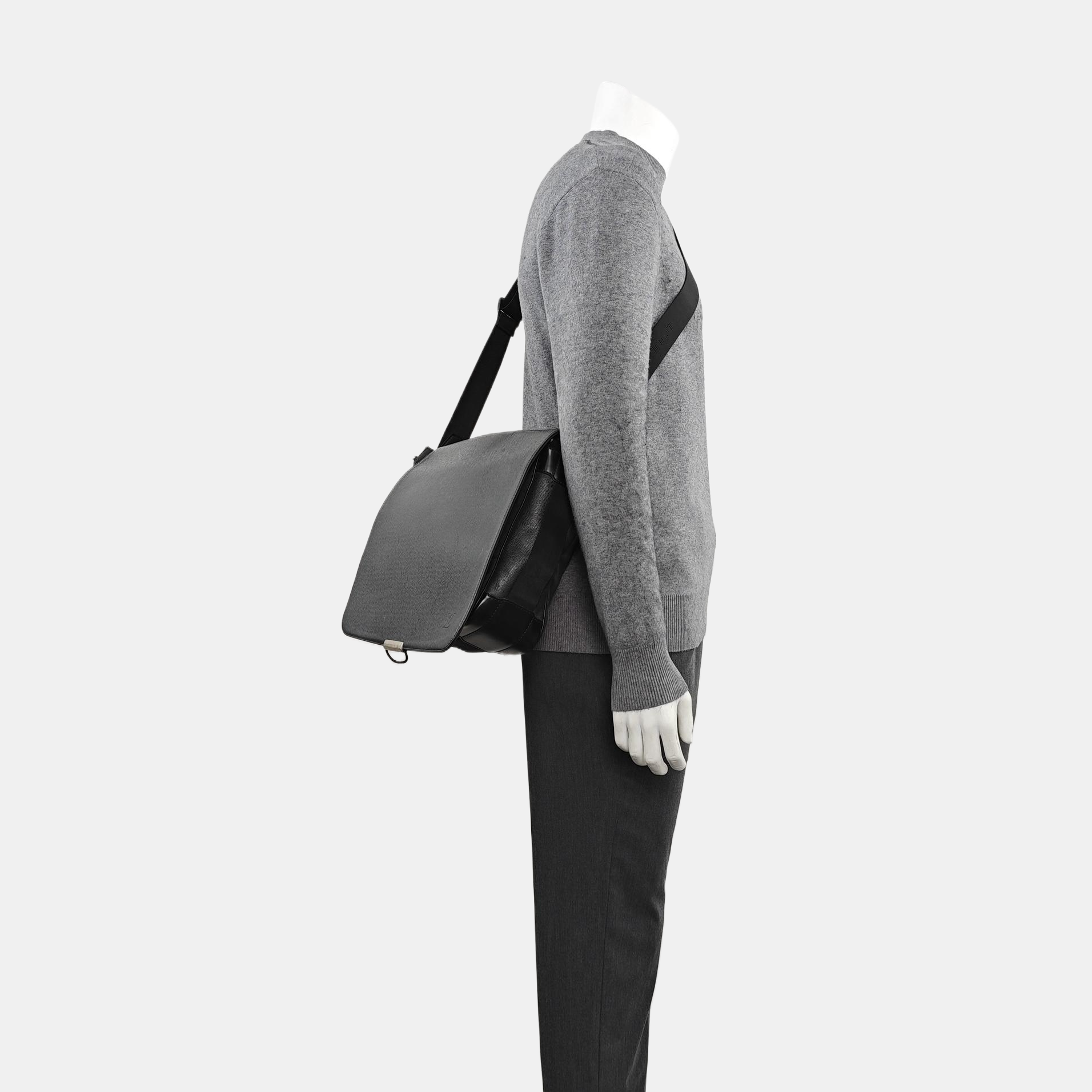 VIKTOR Calfskin Black