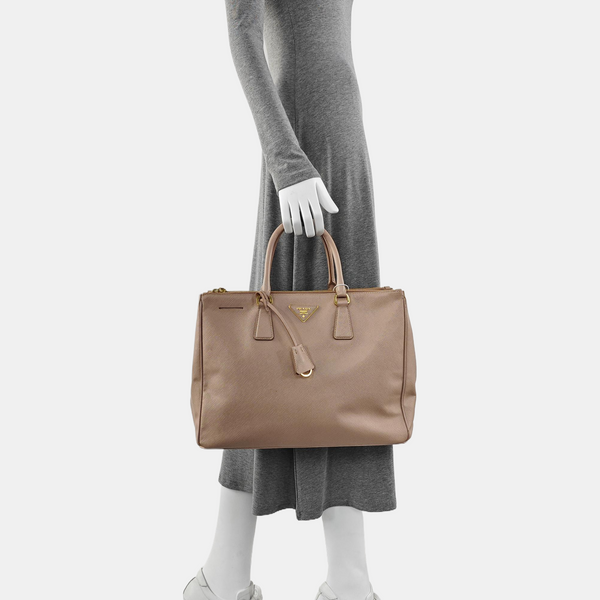 Authenticated pre-owned  Galleria Large Saffiano Calfskin Pink - Tote Bag at Looply