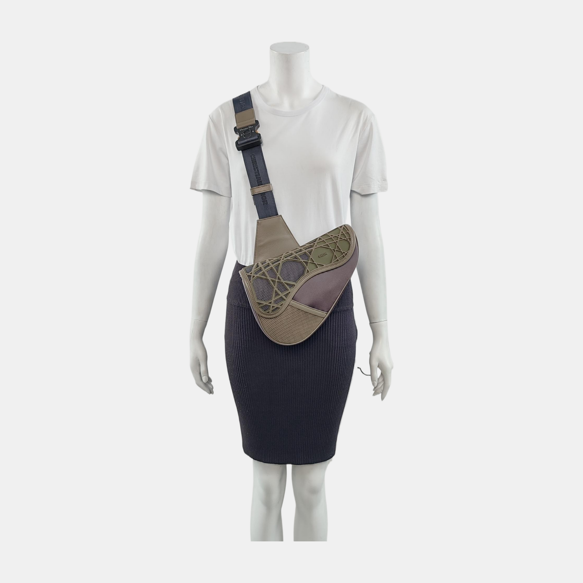 Authenticated pre-owned  Saddle Calfskin Gray - Crossbody Bag at Looply