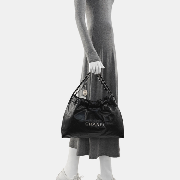 CHANEL 22 Medium Quilted Calfskin Black