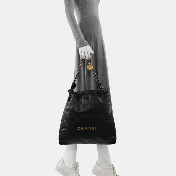 CHANEL 22 Medium Quilted Calfskin Black