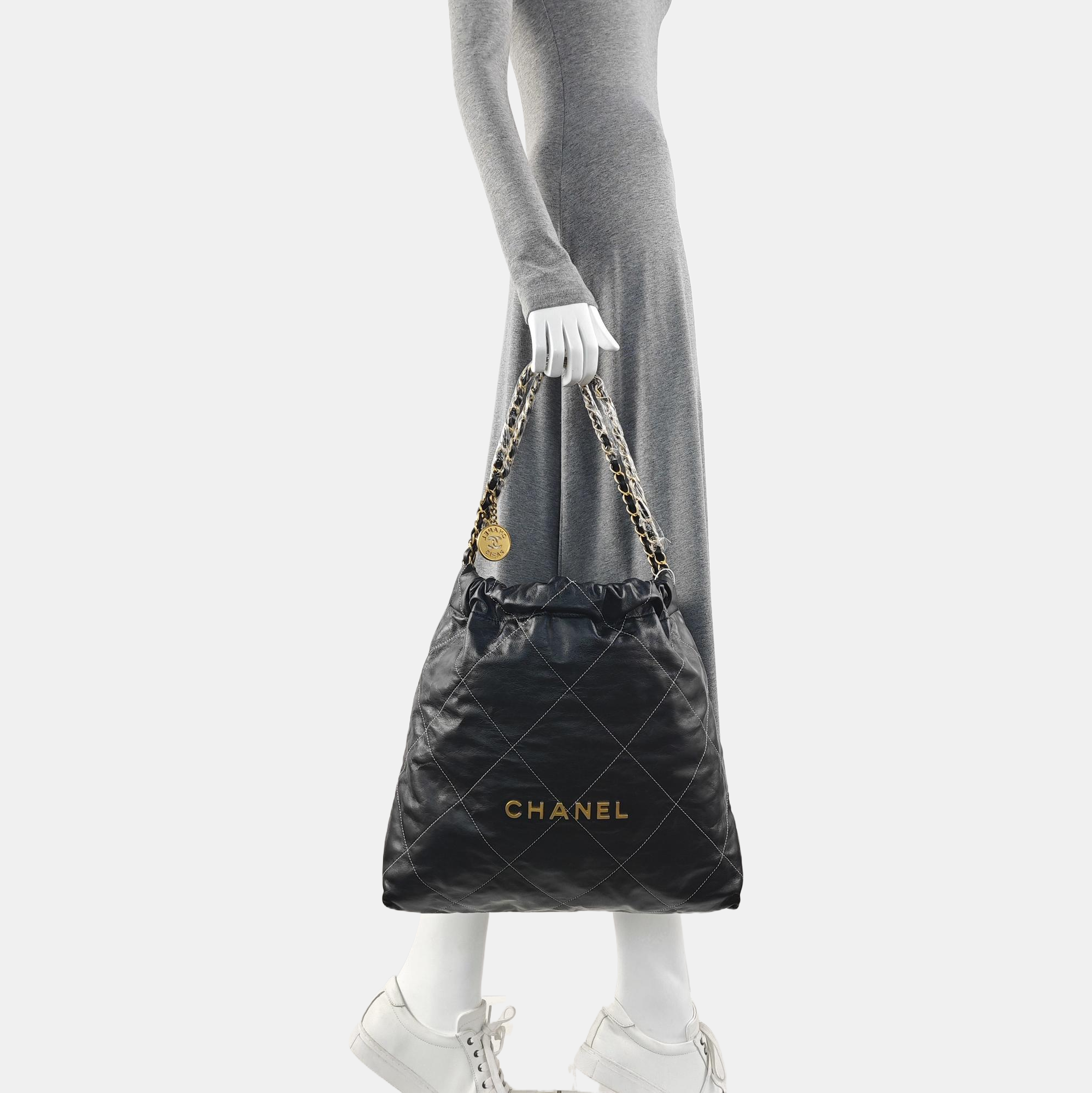 CHANEL 22 Small Quilted Calfskin Black