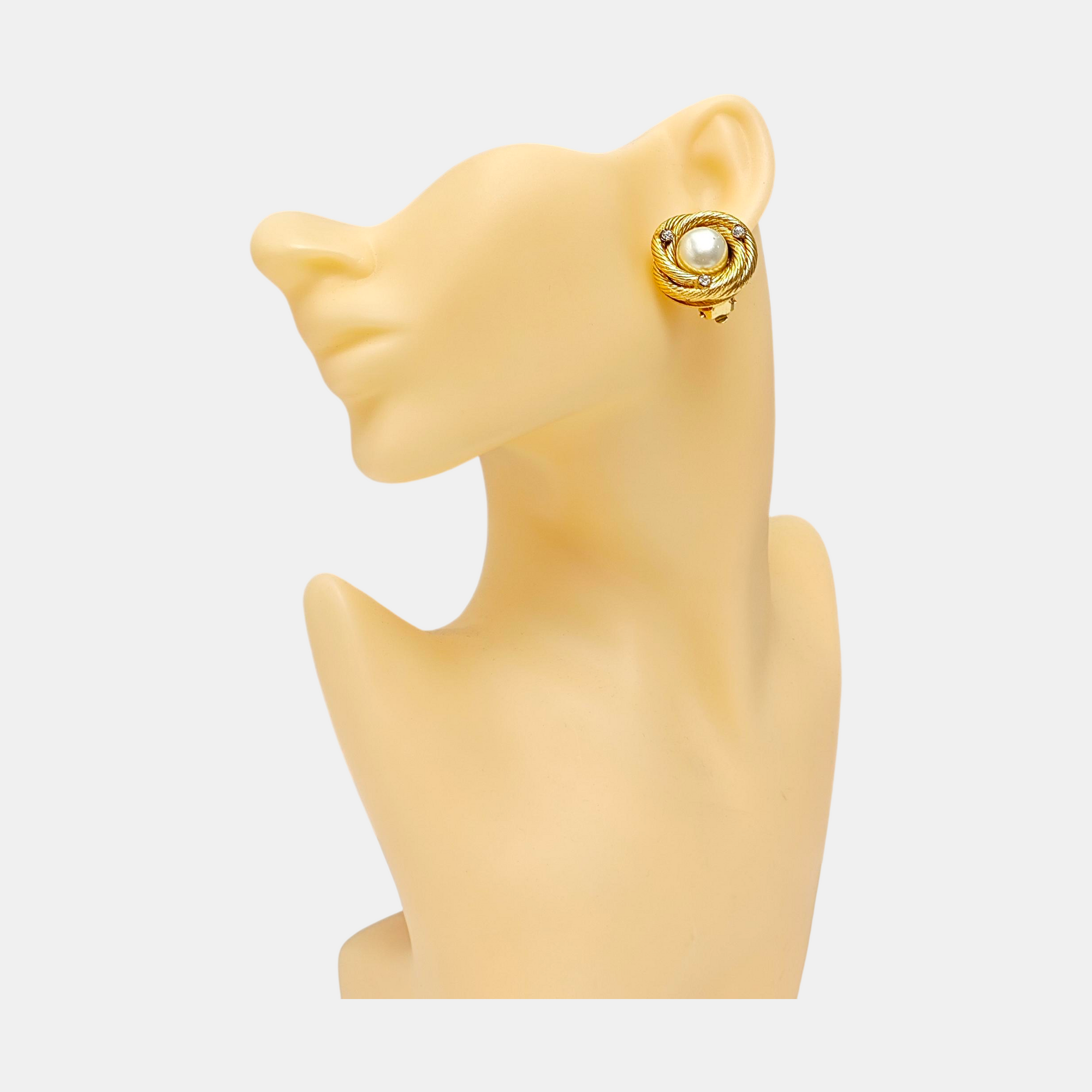 Vintage Metal Gold Clip On Earrings