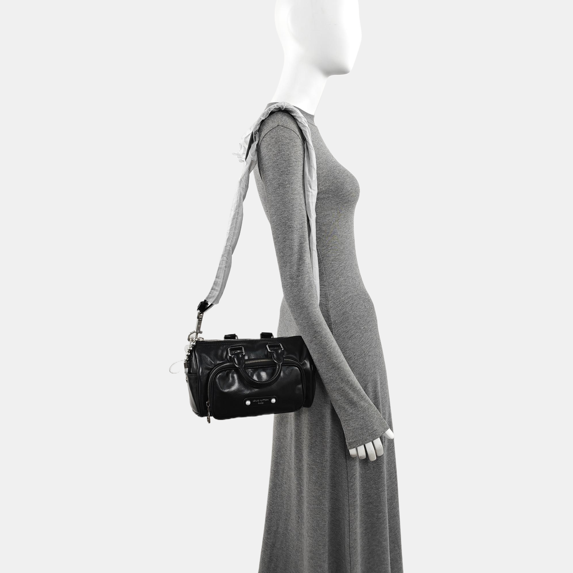 Calfskin Shoulder Bag 25 Black