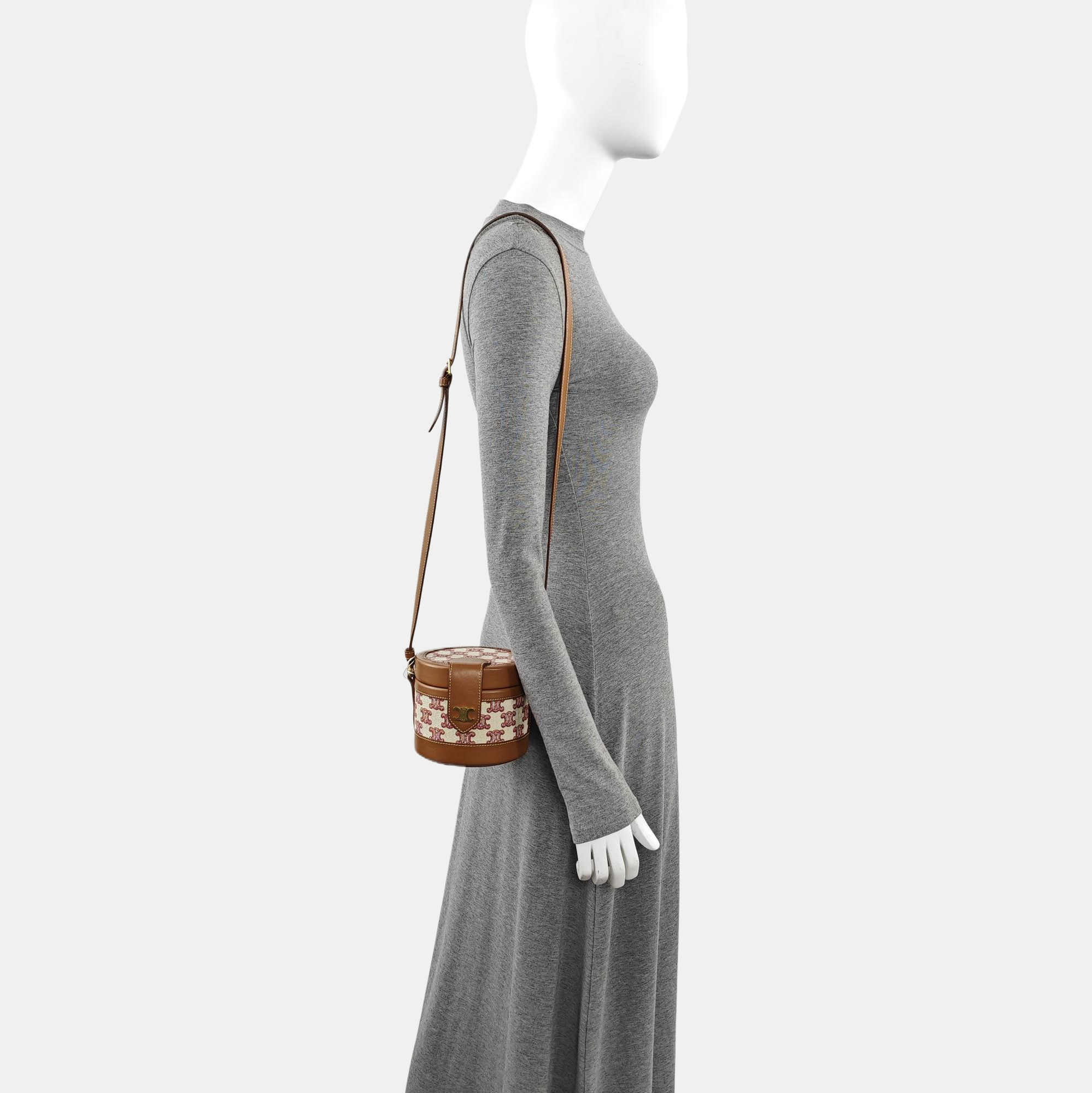 Authenticated pre-owned  TRIOMPHE Small Fabric Brown - Shoulder Bag at Looply