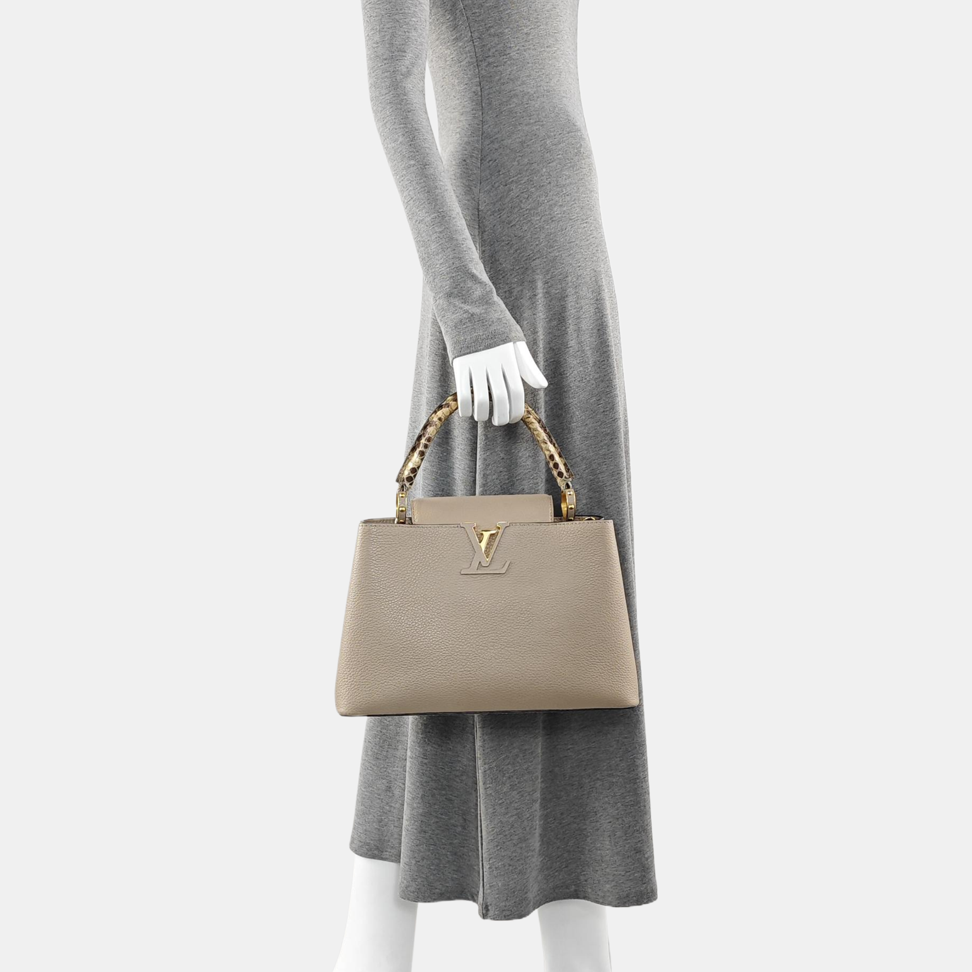 CAPUCINES MM Calfskin Gray