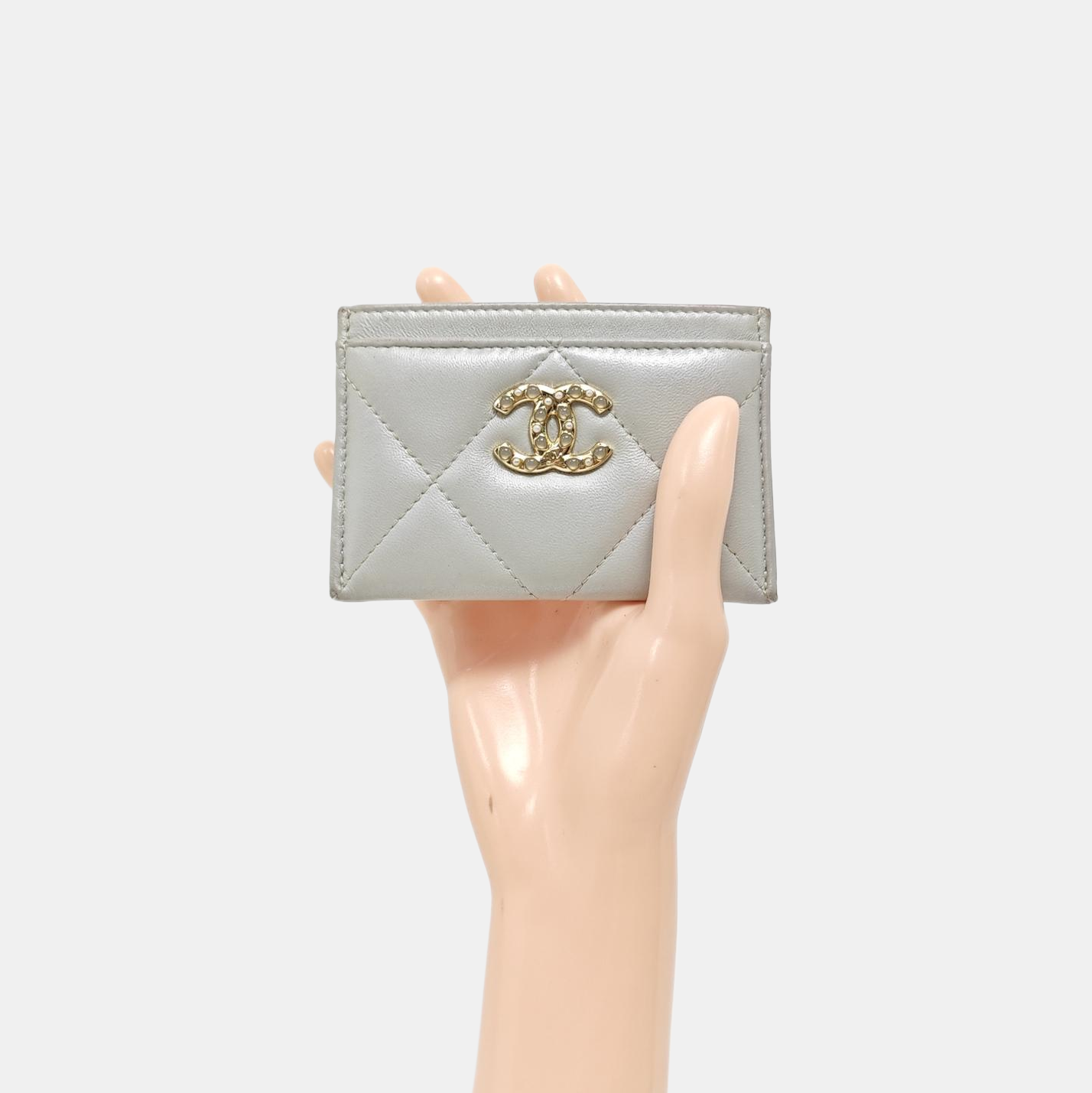 CHANEL 19 Small Quilted Lambskin Gray Wallet