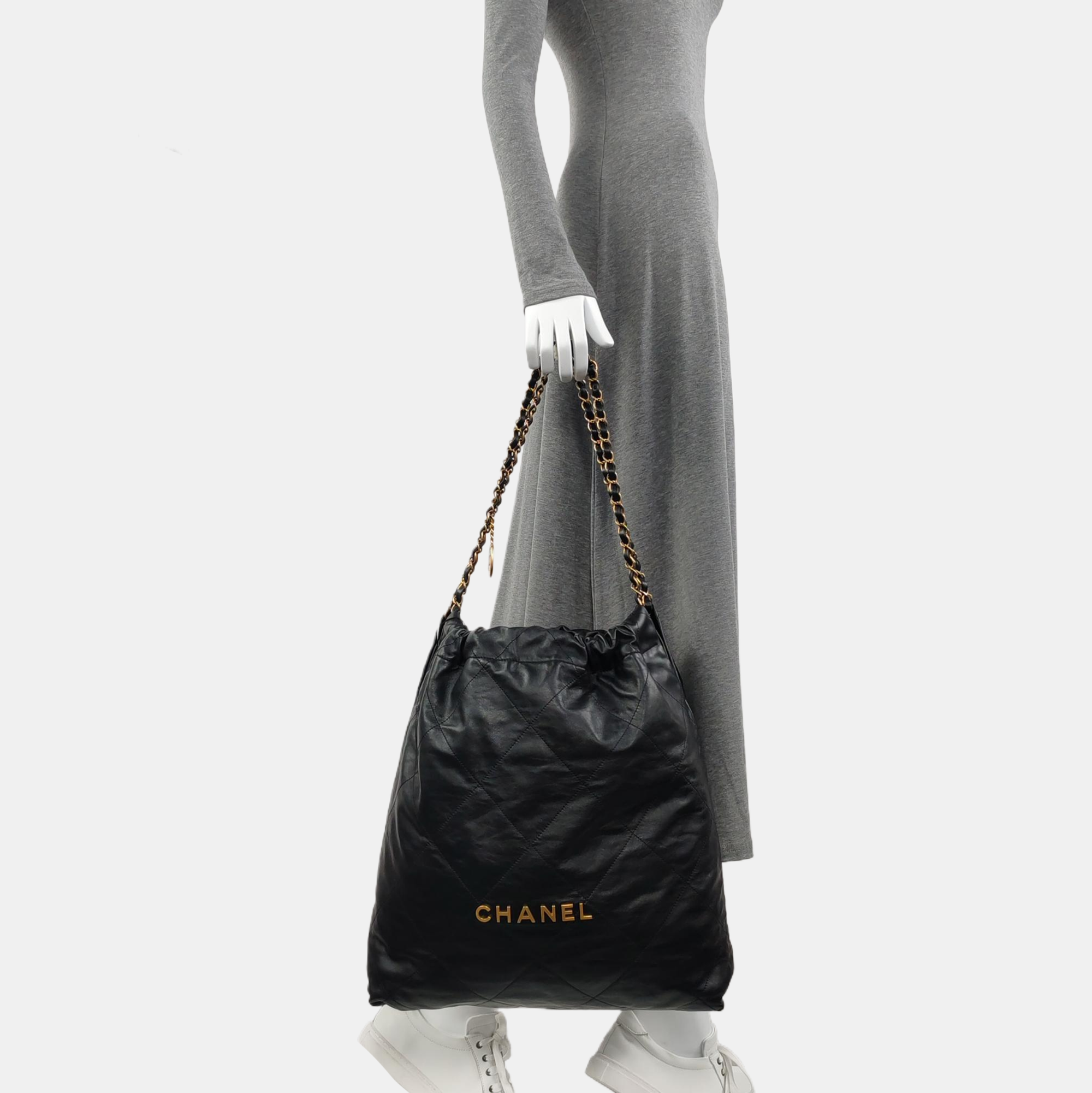 CHANEL 22 Large Quilted Calfskin Black