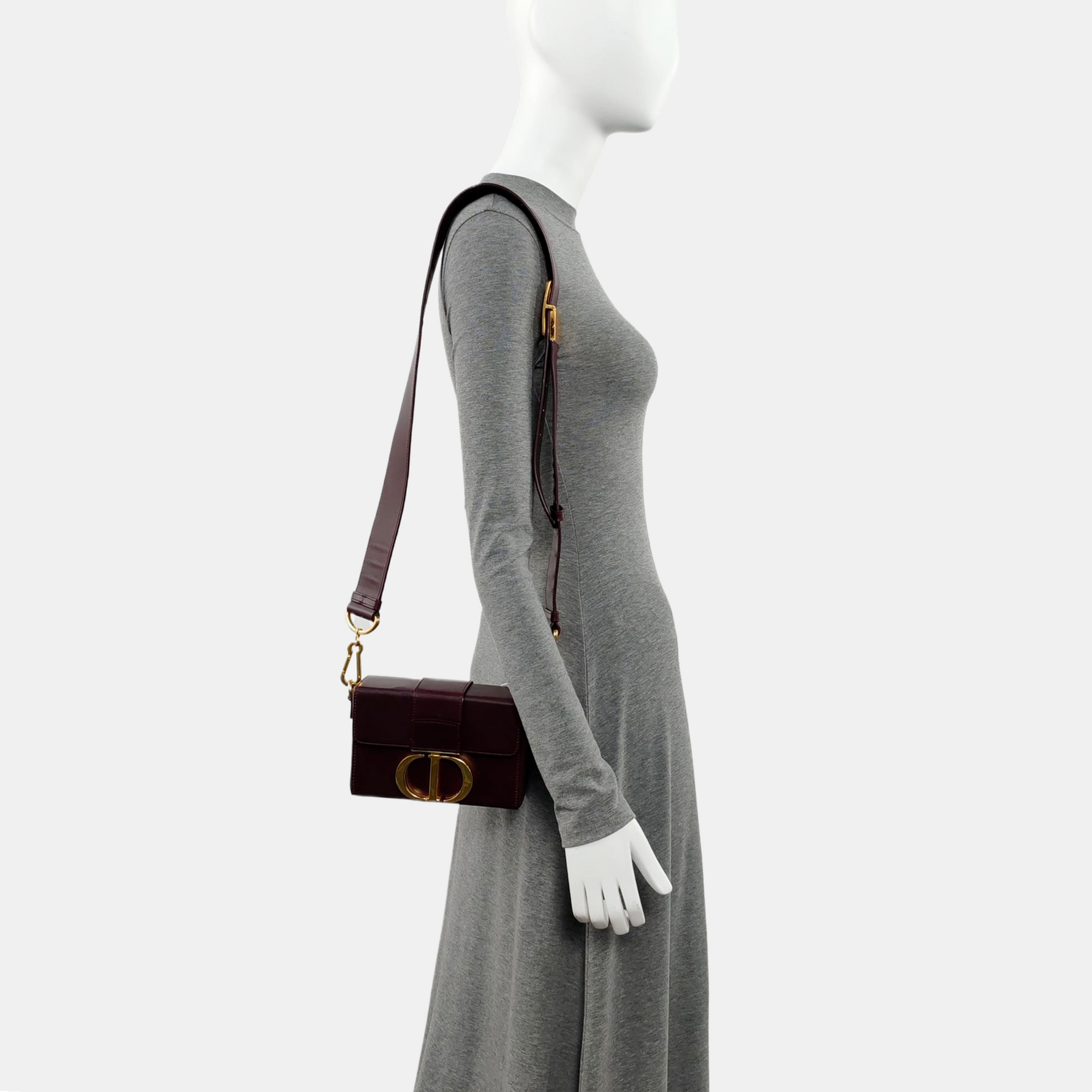 Authenticated pre-owned  30 Montaigne Oblique Calfskin Burgundy - Shoulder Bag at Looply