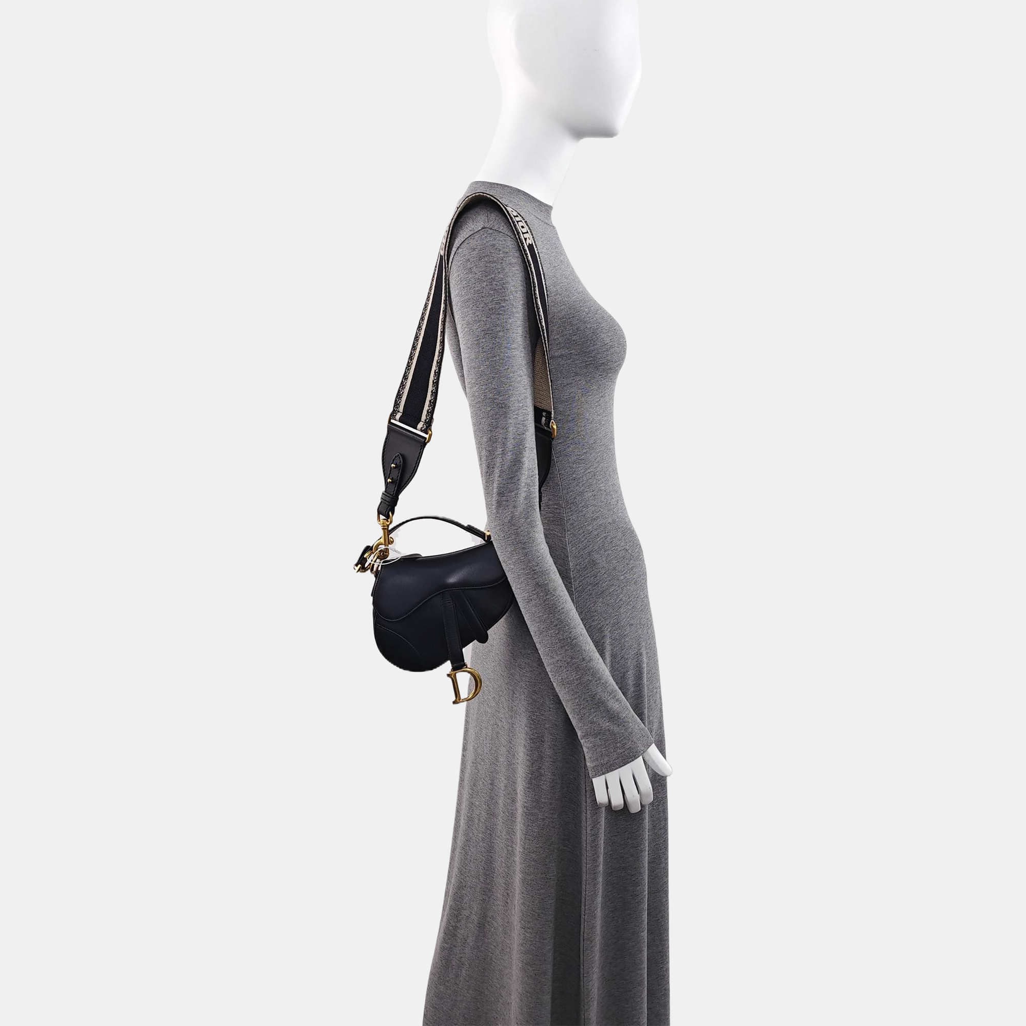 Authenticated pre-owned  Saddle Calfskin Black - Shoulder Bag at Looply