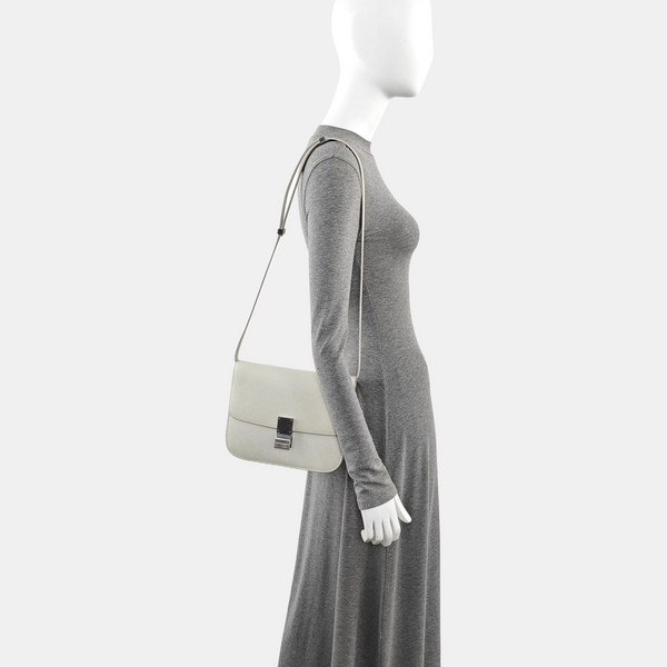 Authenticated pre-owned  CLASSIC BOX Medium Calfskin White - Crossbody Bag at Looply