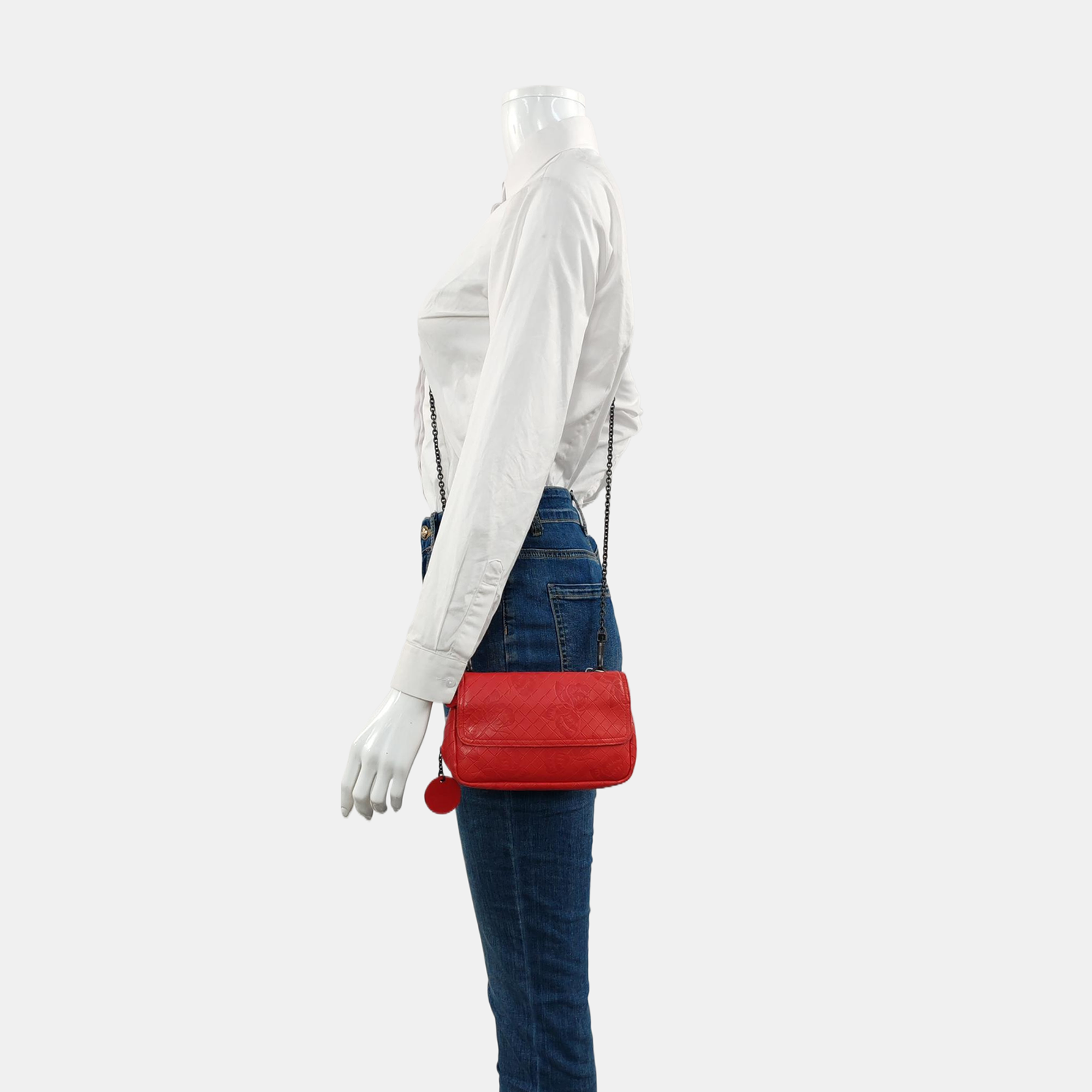 Authenticated pre-owned  Messenger Calfskin Red - Shoulder Bag at Looply