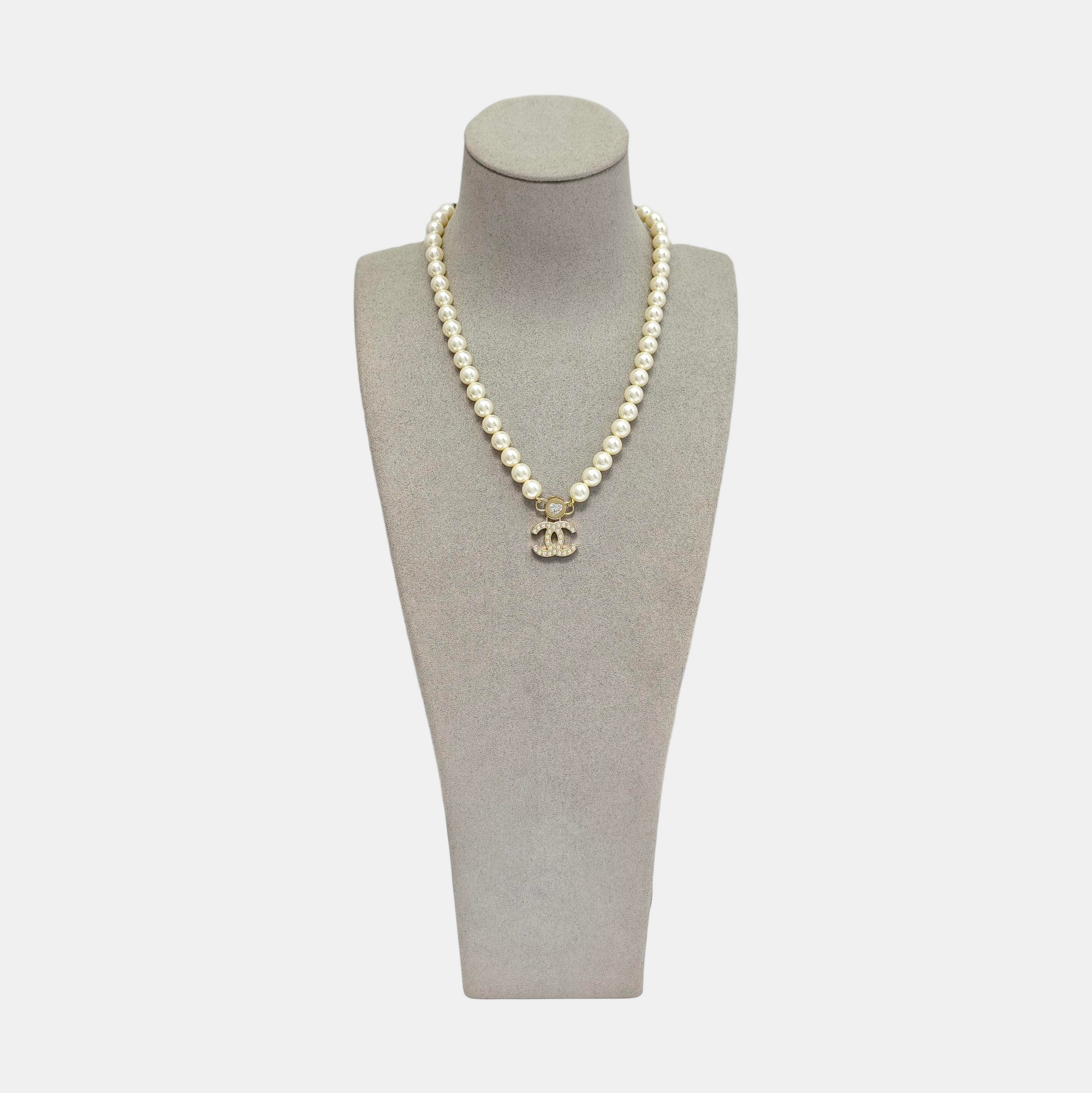 Faux Pearl White Necklace