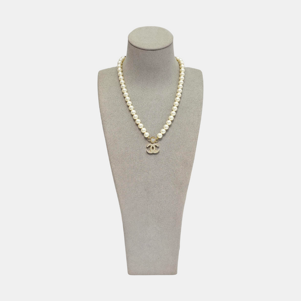 Faux Pearl White Necklace