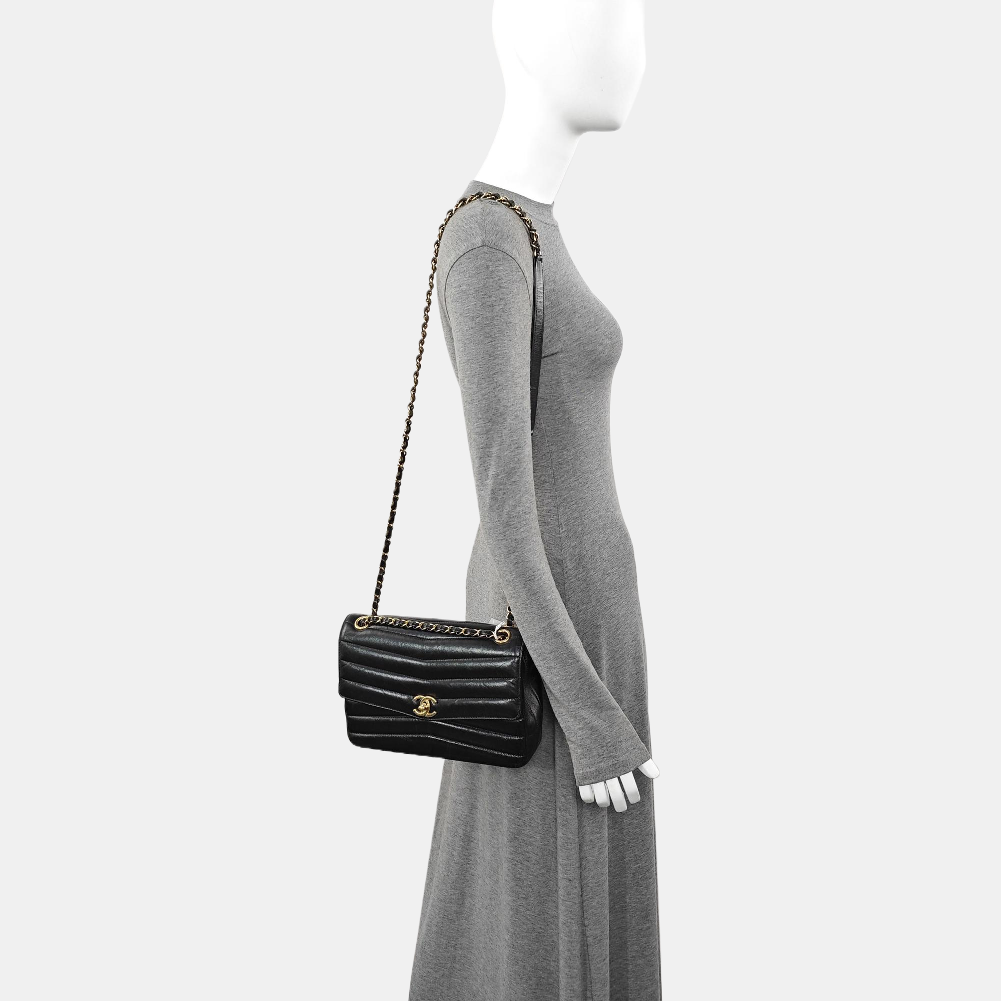 Bolso de hombro de cuero negro