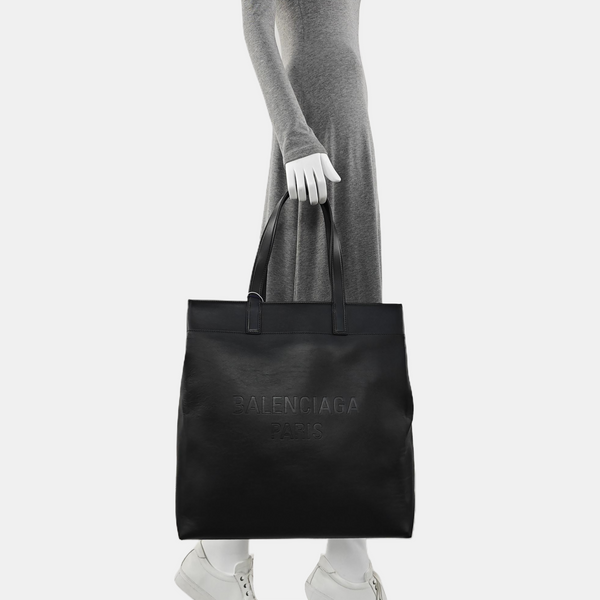 DUTY FREE North-South Calfskin Black