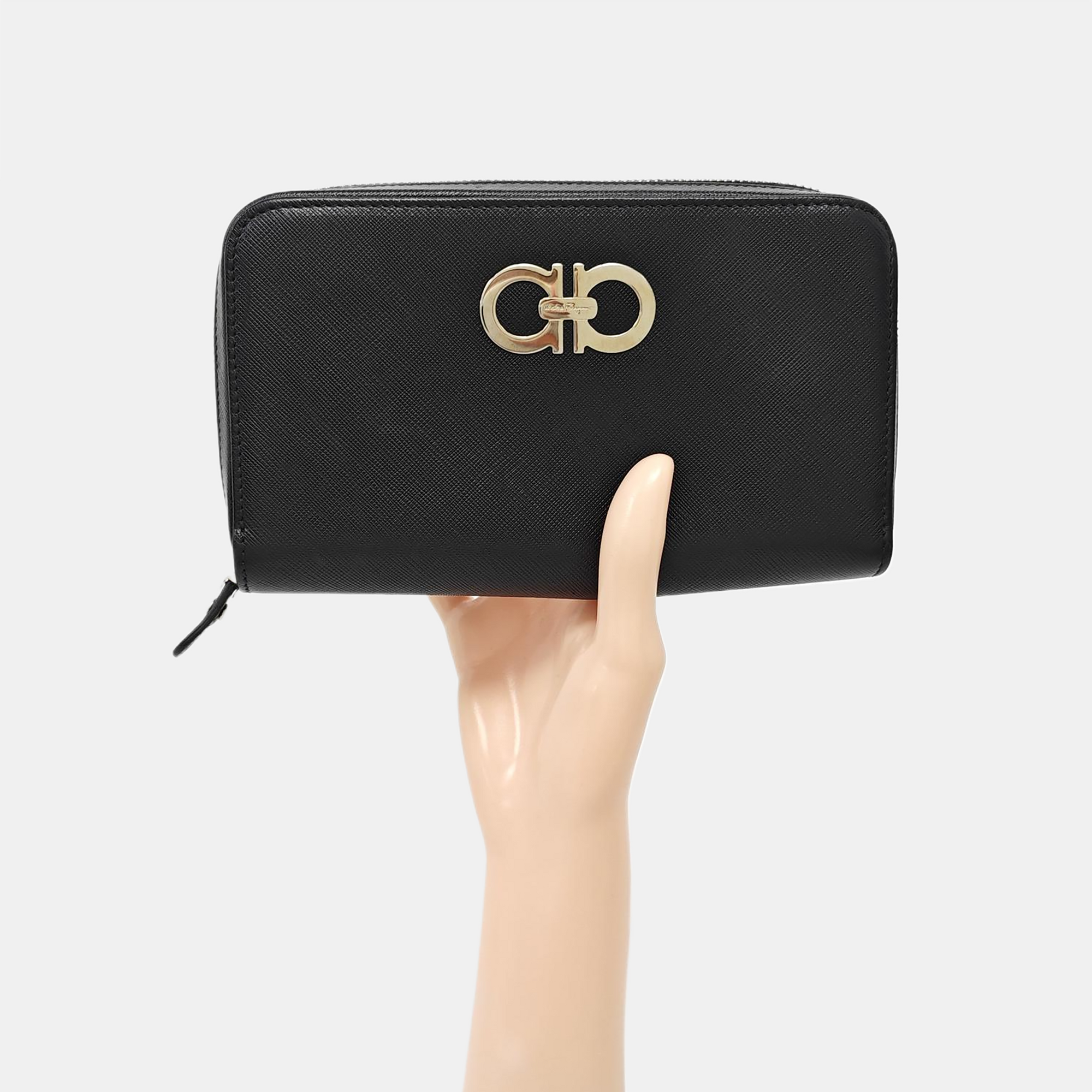 Authenticated pre-owned  Gancini Calfskin Black - Clutch at Looply