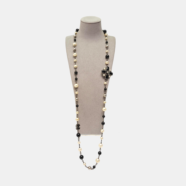 Faux Pearl White Necklace