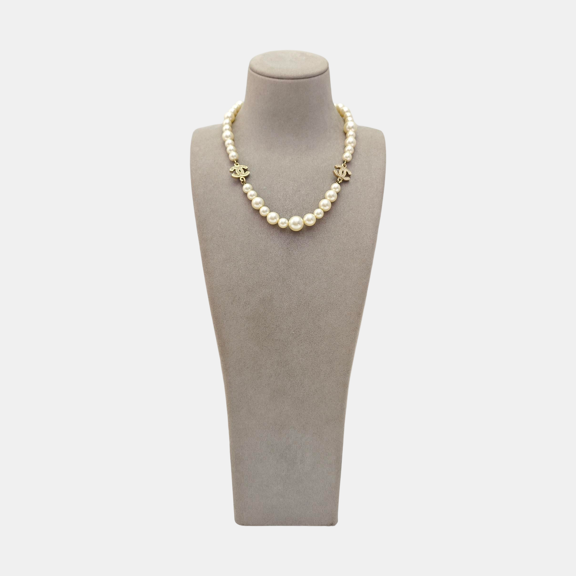 Faux Pearl White Necklace