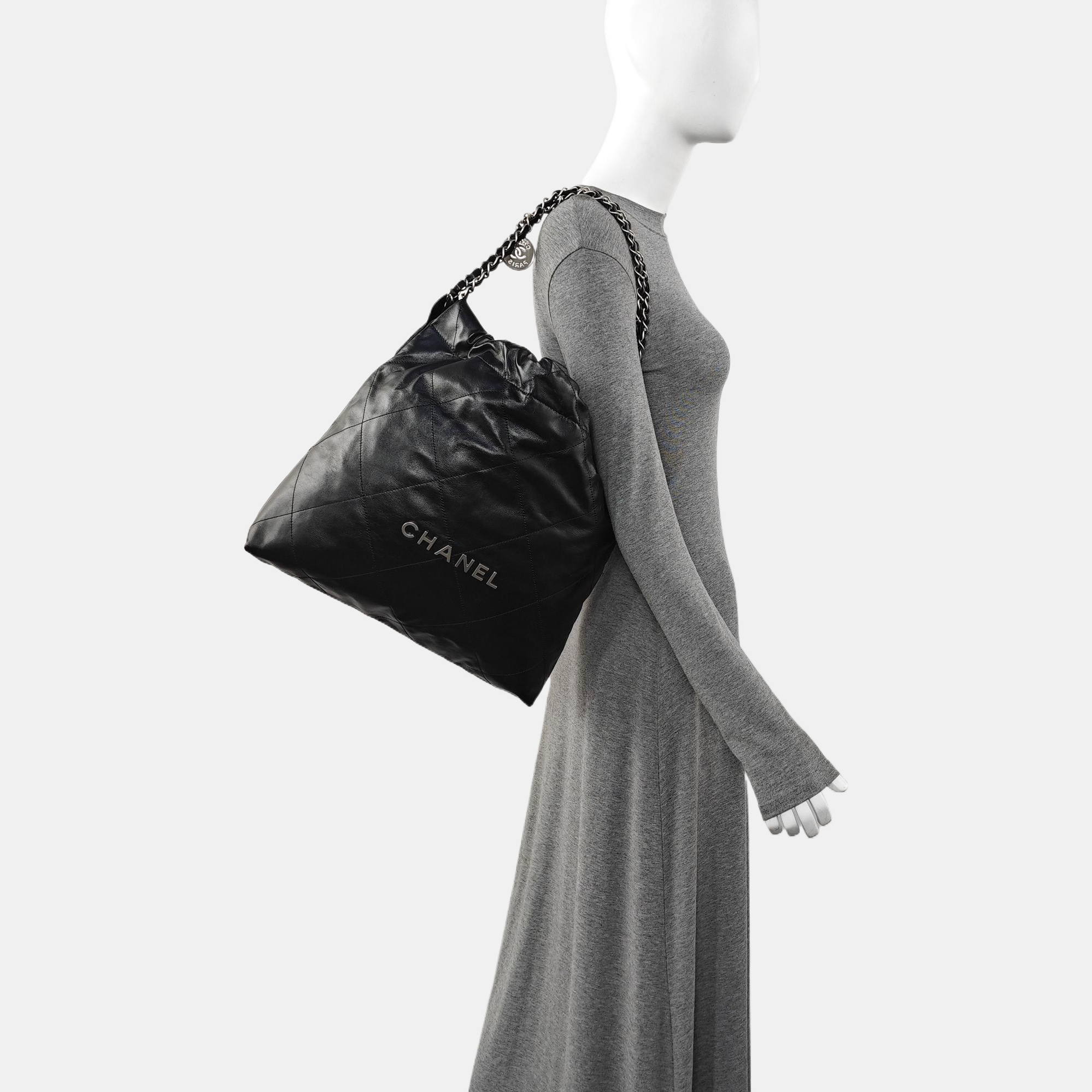 CHANEL 22 Small Quilted Calfskin Black