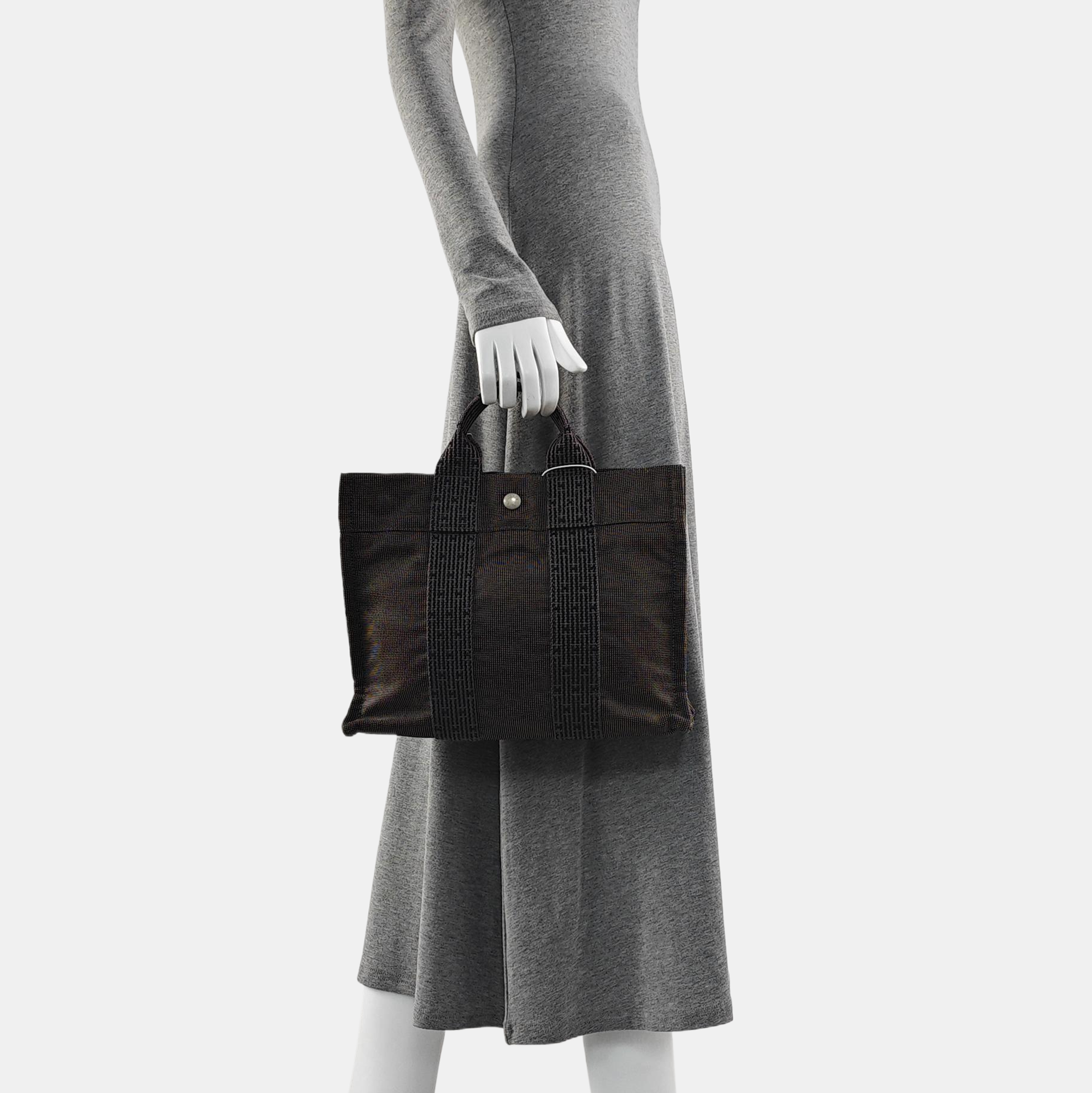 Her Line Small Canvas Gray