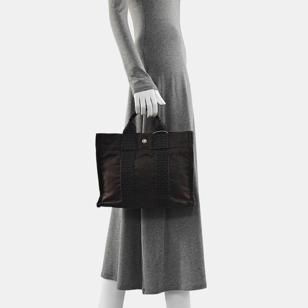 Her Line Small Canvas Gray