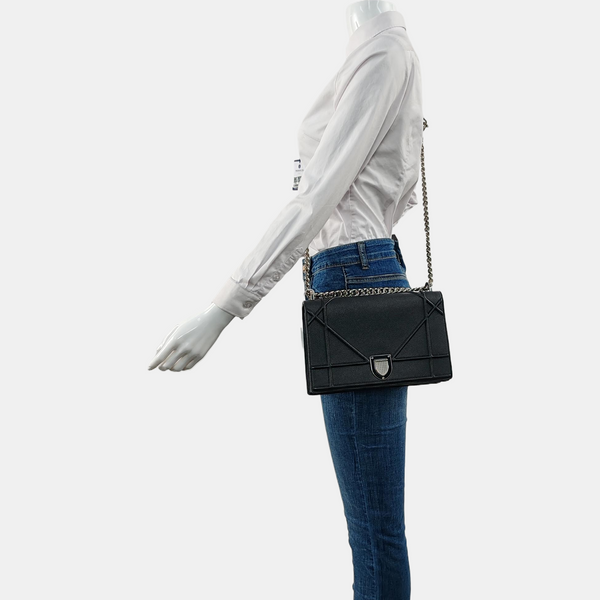 Diorama Medium Cannage Calfskin Black