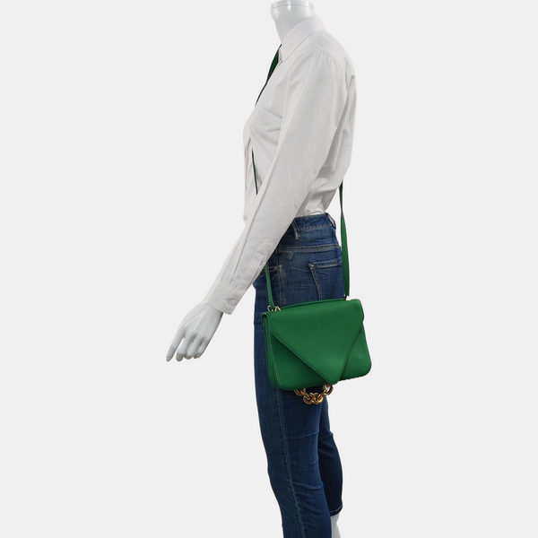 Authenticated pre-owned  Mount Calfskin Green - Crossbody Bag at Looply