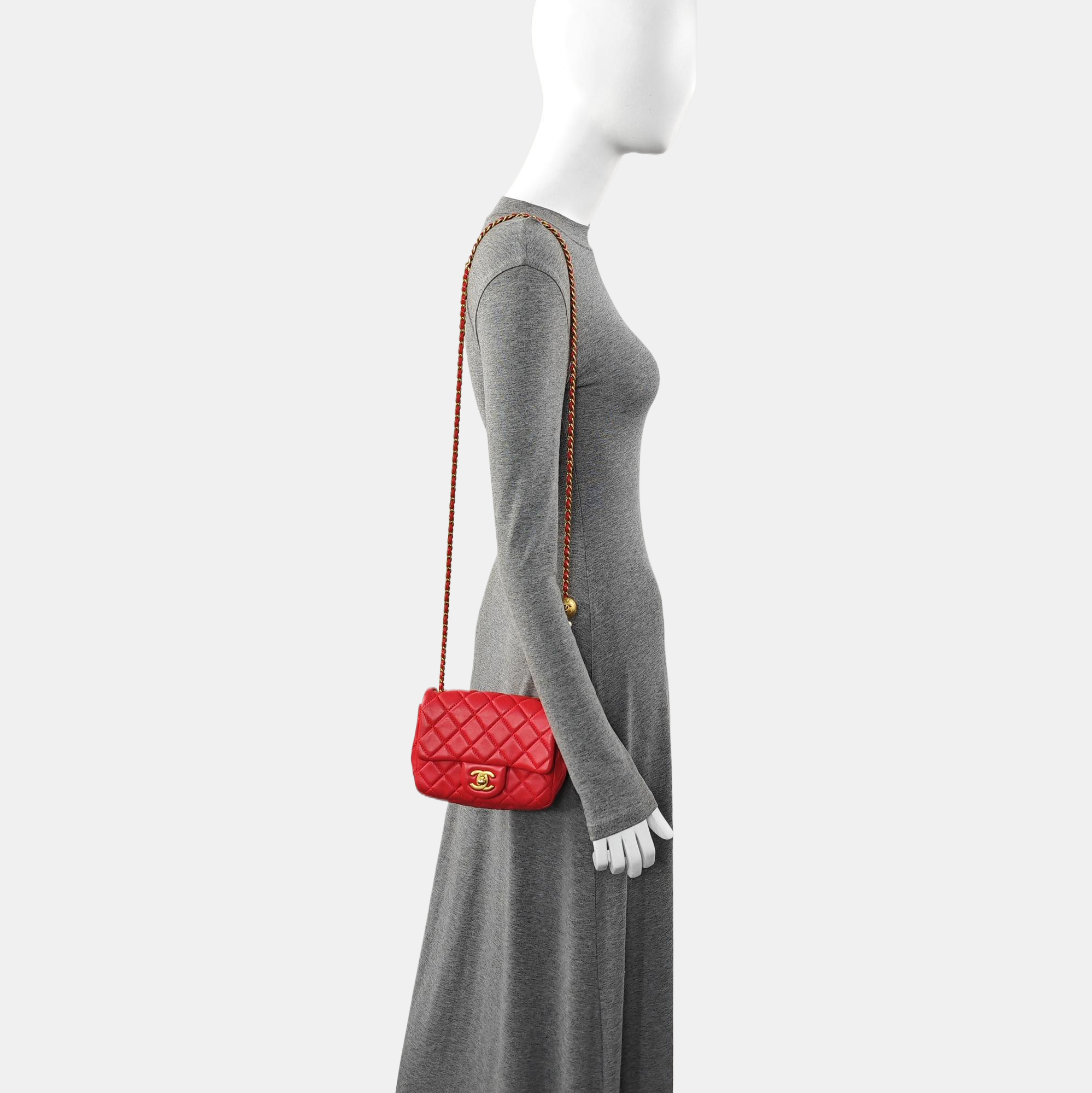 Authenticated pre-owned  CLASSIC FLAP Quilted Lambskin Red - Shoulder Bag at Looply