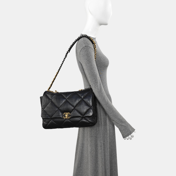 CHANEL 19 Maxi Quilted Lambskin Black