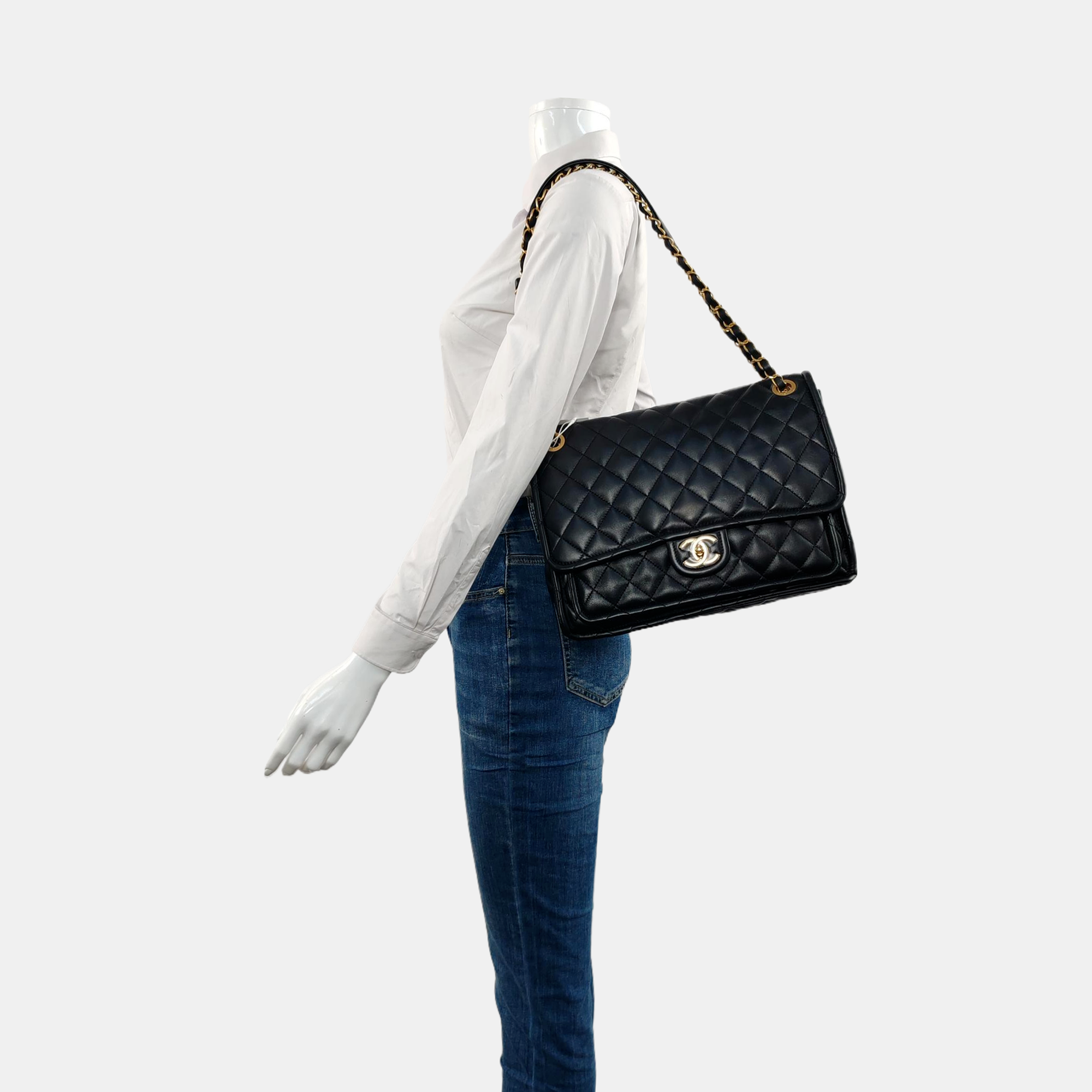 CLASSIC FLAP Maxi Quilted Lambskin Black