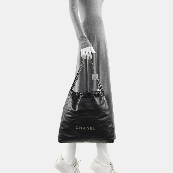 CHANEL 22 Medium Quilted Calfskin Black