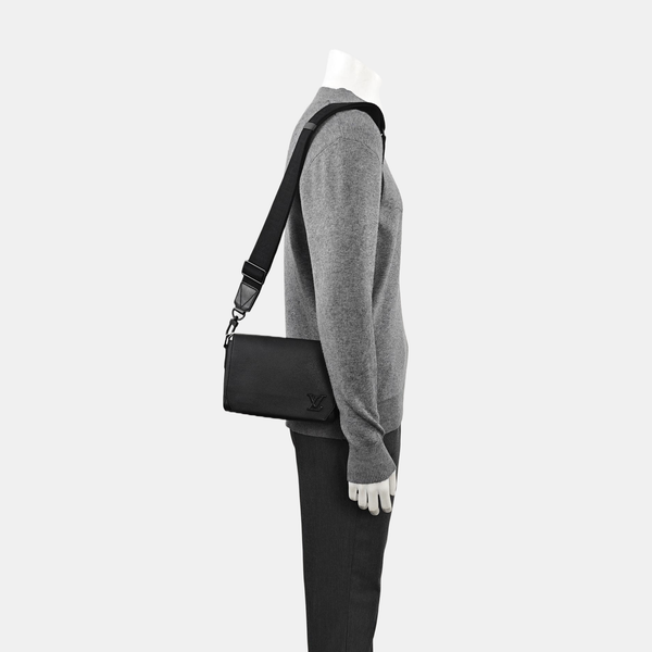 MESSENGER VOYAGE Calfskin Black
