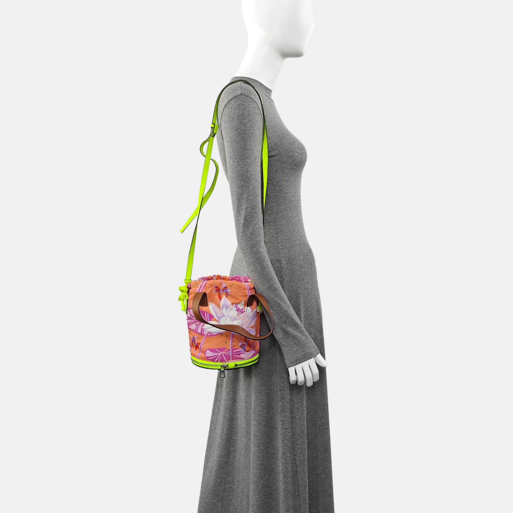 Authenticated pre-owned  Hammock Canvas Multicolor - Bucket Bag at Looply