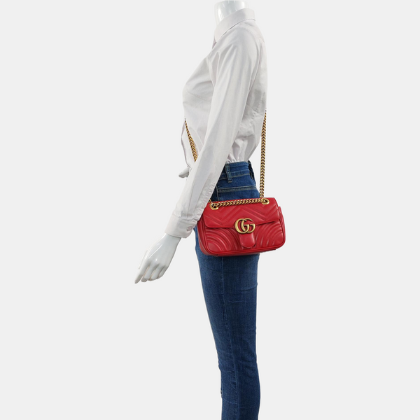 Authenticated pre-owned  GG Marmont Small Quilted Calfskin Red - Crossbody Bag at Looply