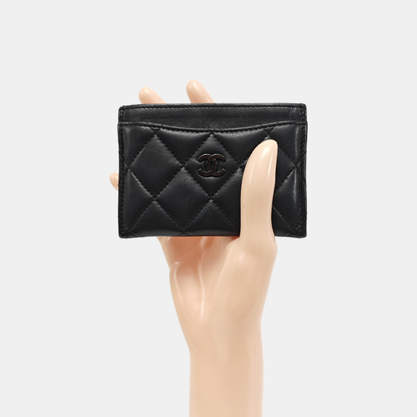 CLASSIC FLAP Quilted Lambskin Black Card Holder